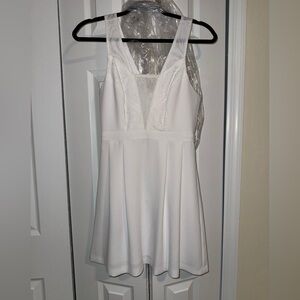 BCBGeneration Women’s Size 0 White Sleeveless Dress with Lace & Mesh accents